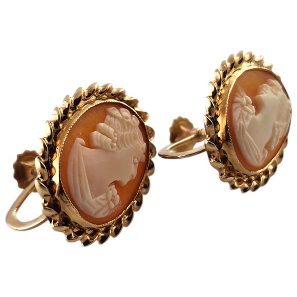 10 Karat Yellow Gold Cameo Screw Back Earrings #18570 - Picture 3 of 7